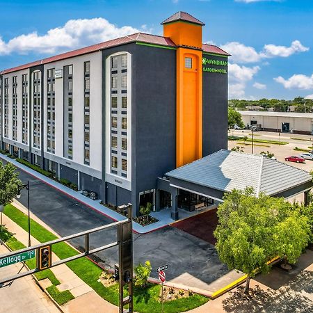 Отель Wyndham Garden Wichita Downtown Экстерьер фото