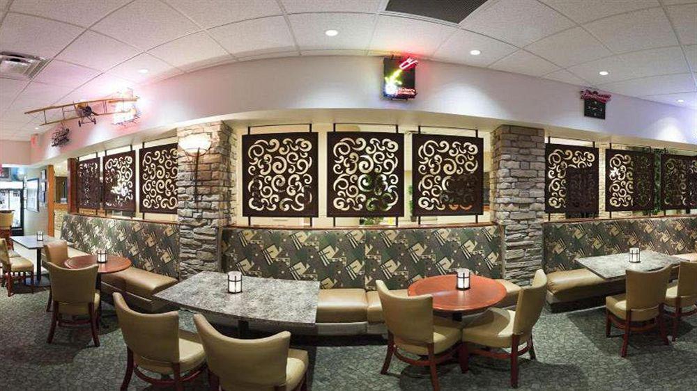 Отель Wyndham Garden Wichita Downtown Экстерьер фото