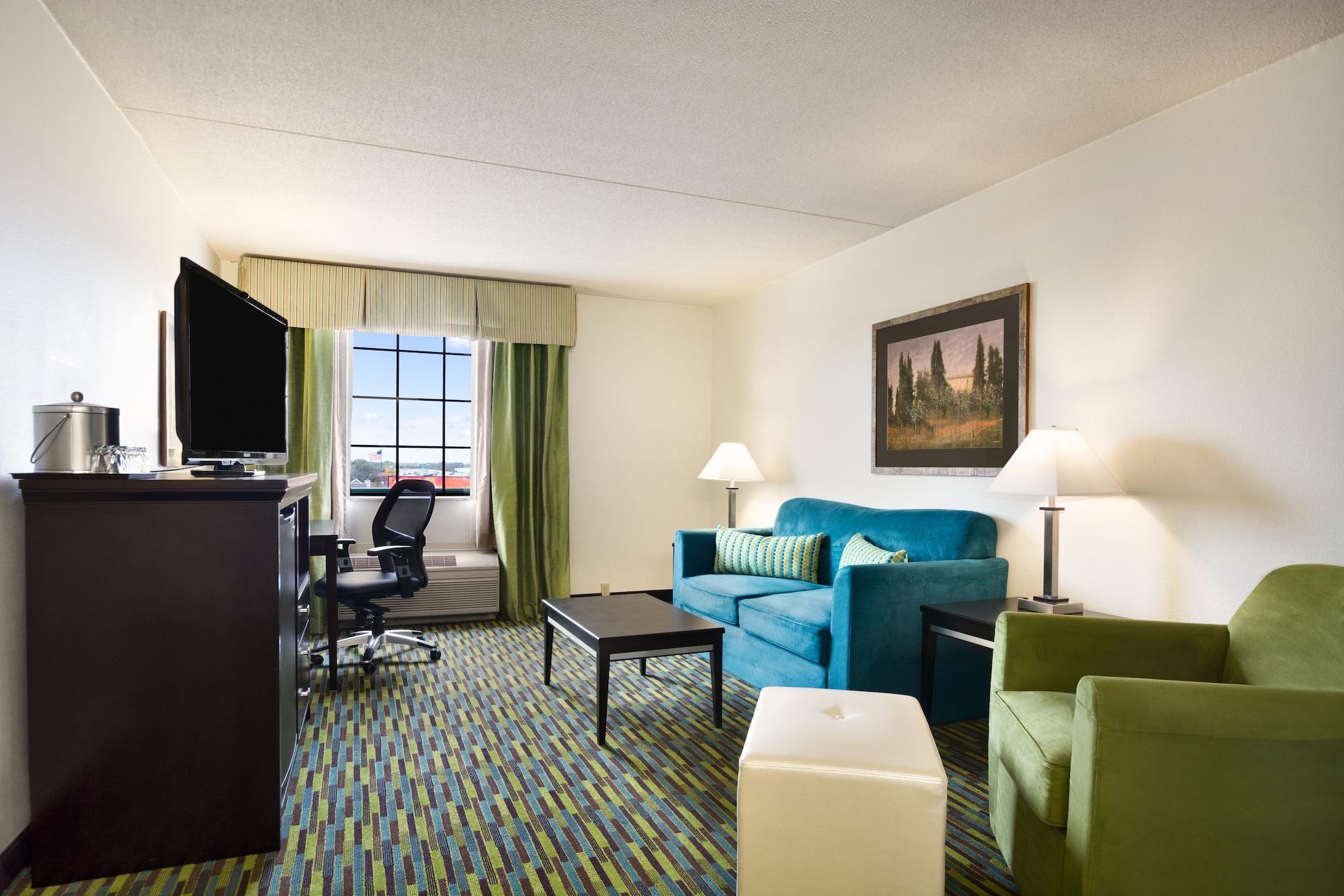 Отель Wyndham Garden Wichita Downtown Экстерьер фото