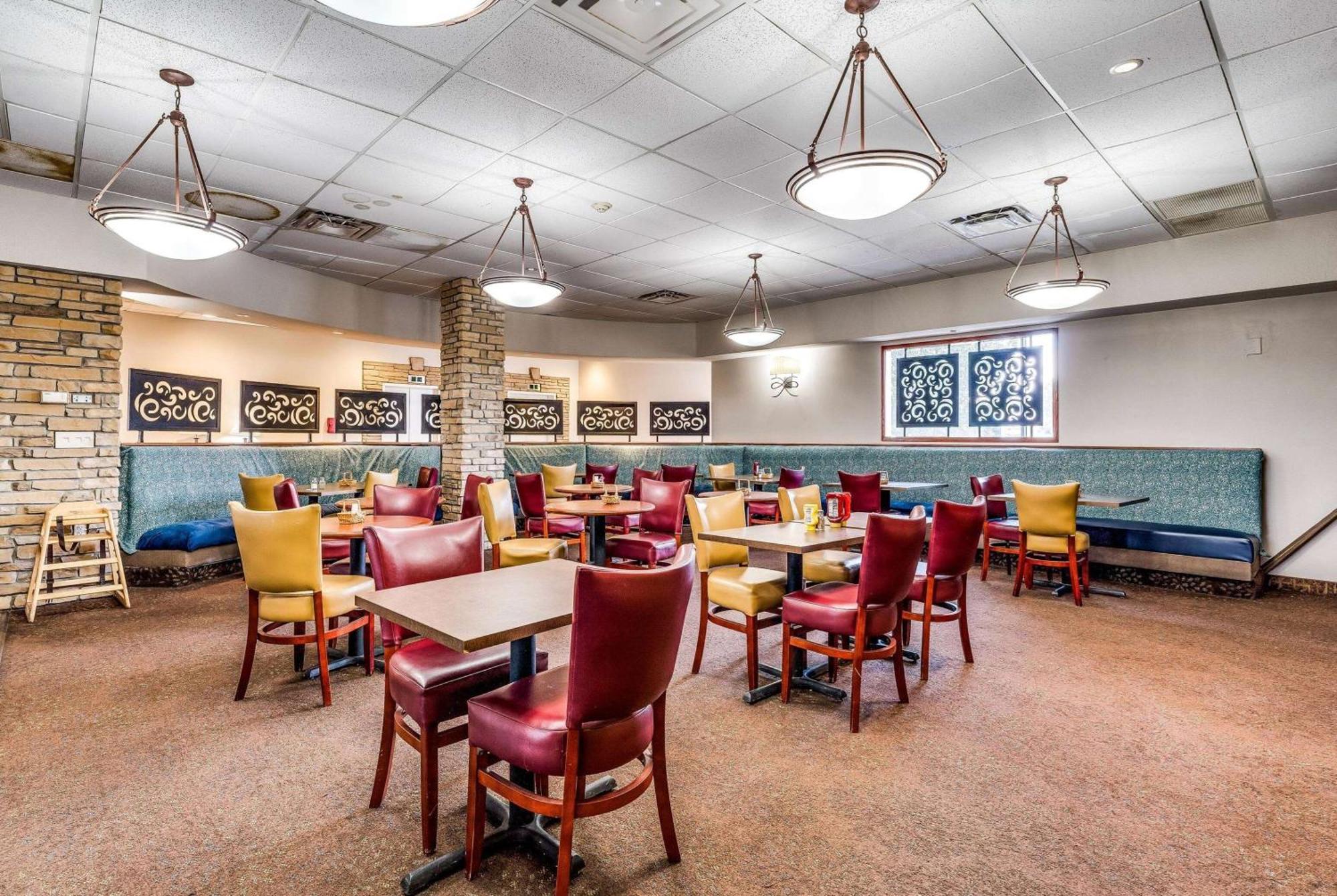 Отель Wyndham Garden Wichita Downtown Экстерьер фото