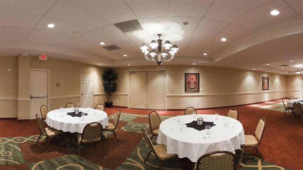Отель Wyndham Garden Wichita Downtown Экстерьер фото