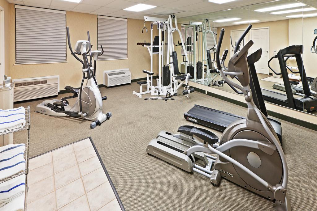 Отель Wyndham Garden Wichita Downtown Экстерьер фото
