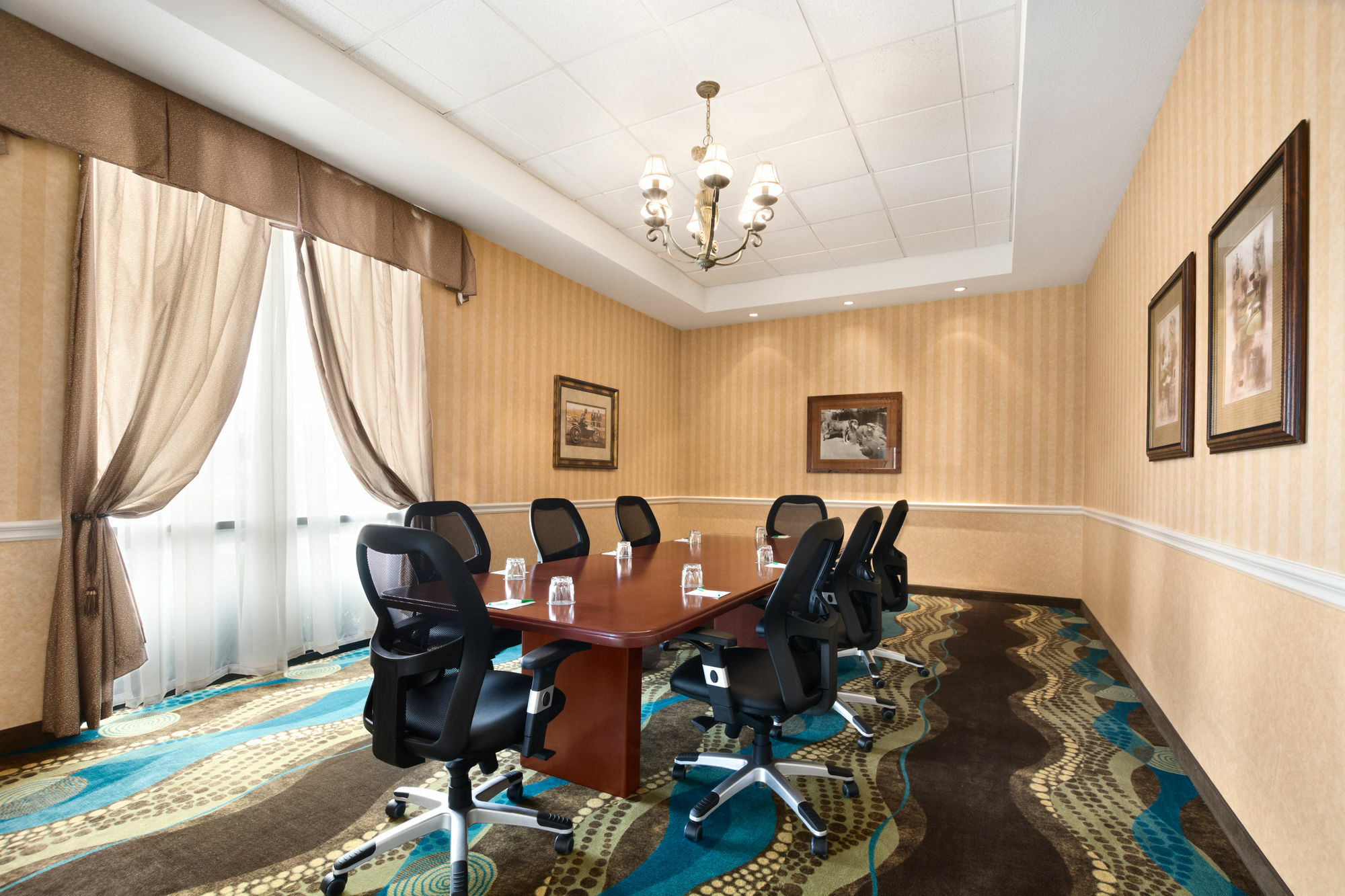 Отель Wyndham Garden Wichita Downtown Экстерьер фото