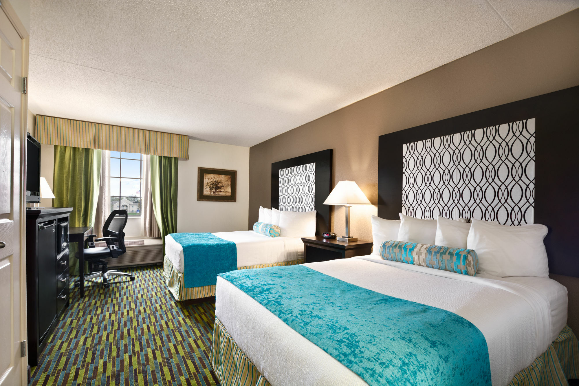 Отель Wyndham Garden Wichita Downtown Экстерьер фото