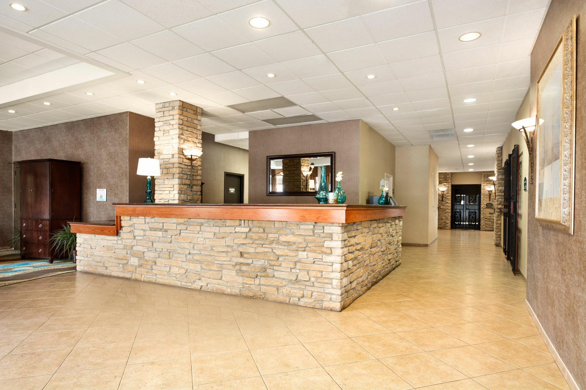 Отель Wyndham Garden Wichita Downtown Экстерьер фото