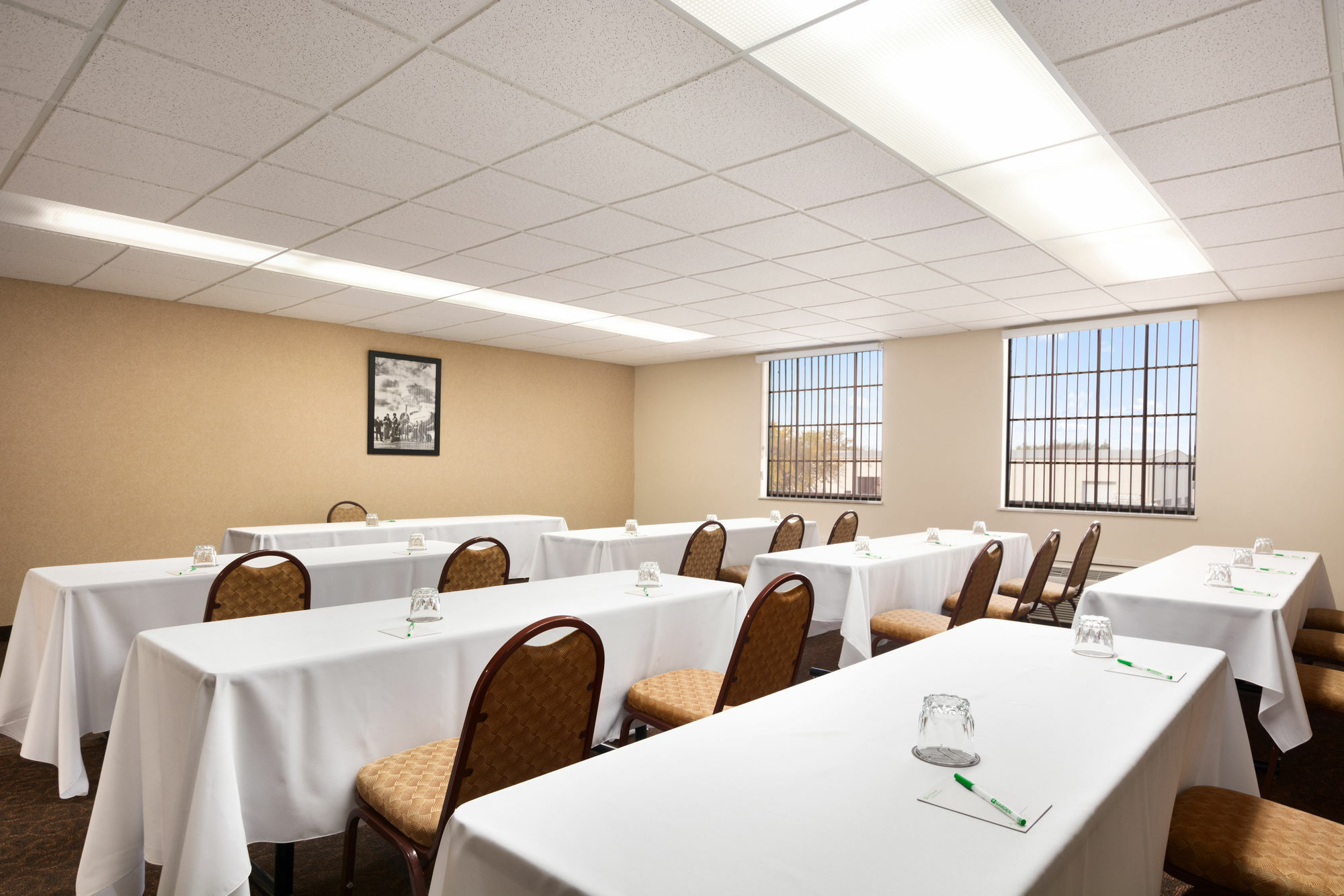Отель Wyndham Garden Wichita Downtown Экстерьер фото